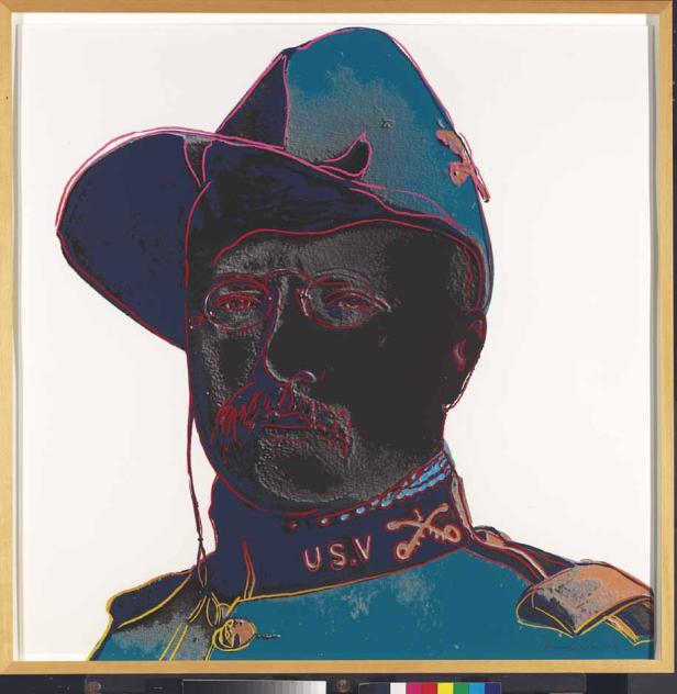 Ein Pop-Art-Porträt von Theodore Roosevelt in Uniform mit Hut.