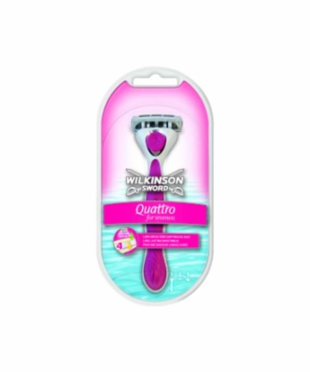 Ein Wilkinson Sword „Quattro for women“ Rasierer in pinkfarbener Verpackung.