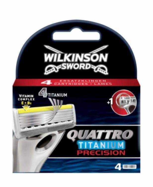 Eine Packung Wilkinson Sword Quattro Titanium Precision Ersatzklingen.
