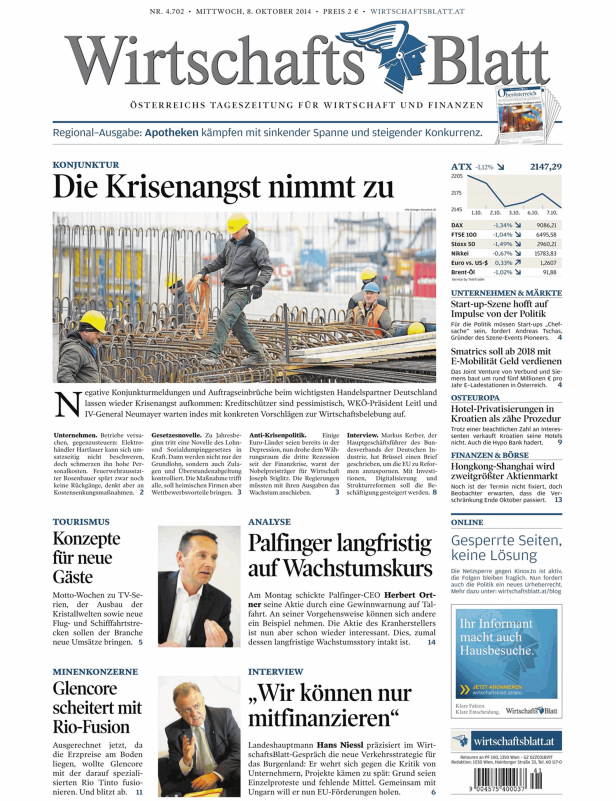 Bauarbeiter arbeiten an einer Eisenkonstruktion auf einer Baustelle.