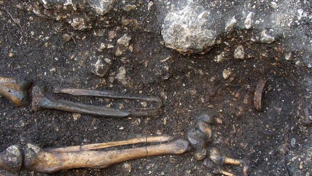HOLZFUSS VOR 1500 JAHREN: ÄLTESTE PROTHESE EUROPAS Älteste Prothese Europas in Kärnten gefunden