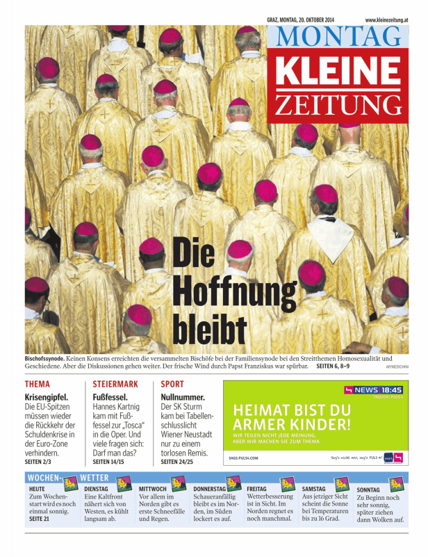 Eine Menschenmenge in goldenen Gewändern und violetten Kopfbedeckungen bei einer Bischofssynode.