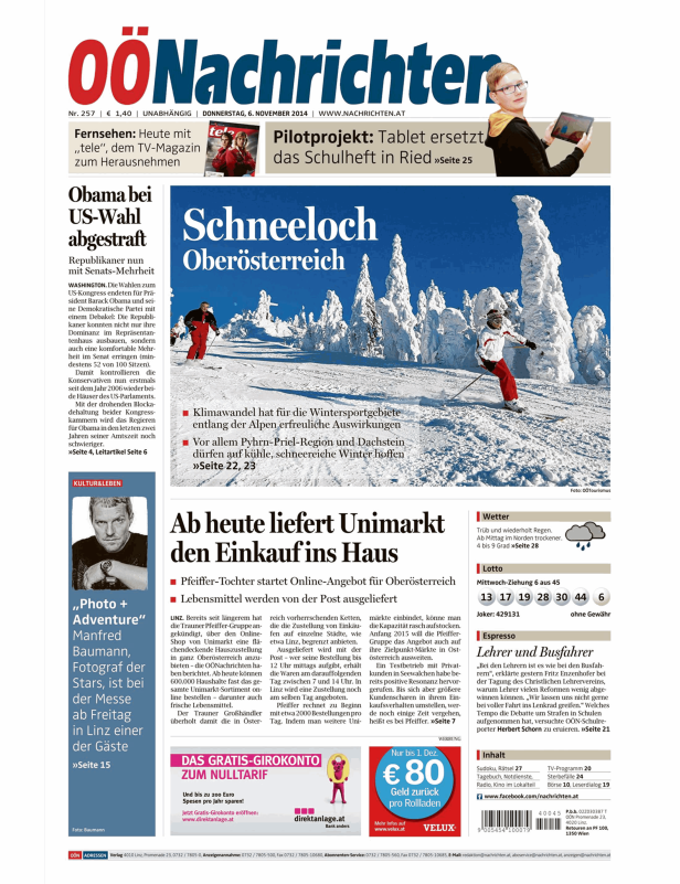 Skifahrer auf einer schneebedeckten Piste in Oberösterreich.