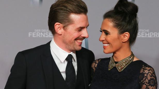 Schauspieler Frederick Lau und seine Frau bei einer Preisverleihung.