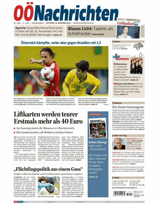 Fußballspieler im Duell während des Spiels Österreich gegen Brasilien, das Österreich mit 1:2 verlor.