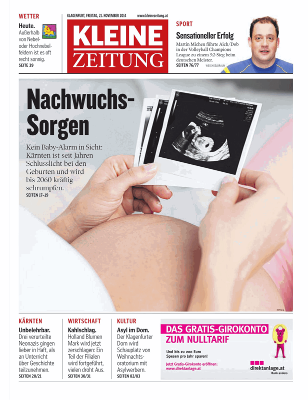 Eine werdende Mutter hält Ultraschallbilder ihres ungeborenen Kindes in der Hand.