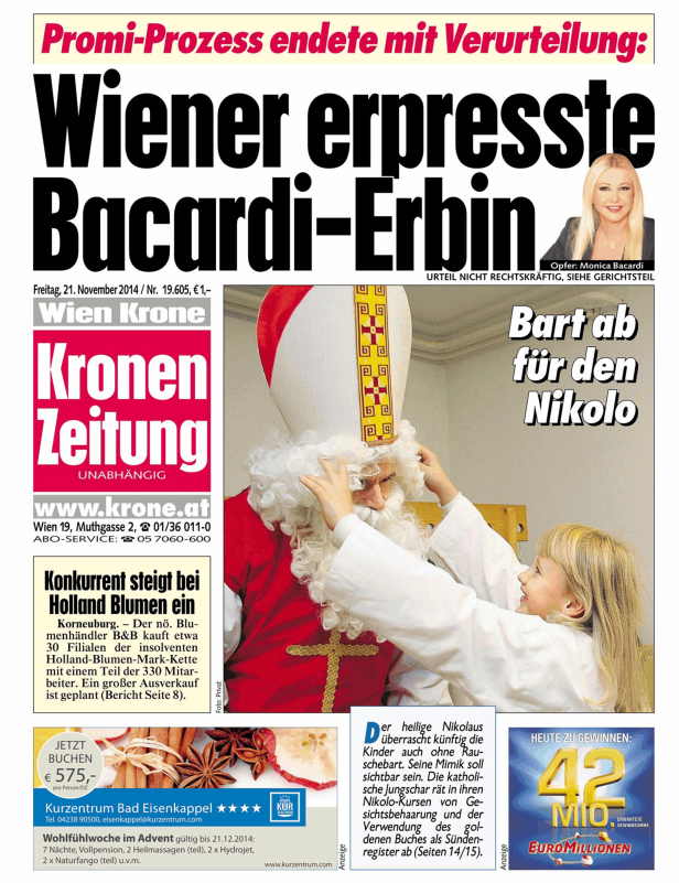 Ein Mann verkleidet als Nikolaus bekommt einen Bart angeklebt, während ein Kind zusieht.