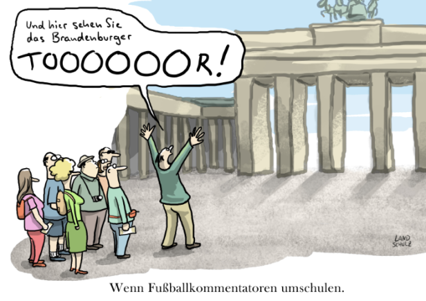 Eine Gruppe Touristen vor dem Brandenburger Tor, kommentiert im Stil eines Fußballreporters.