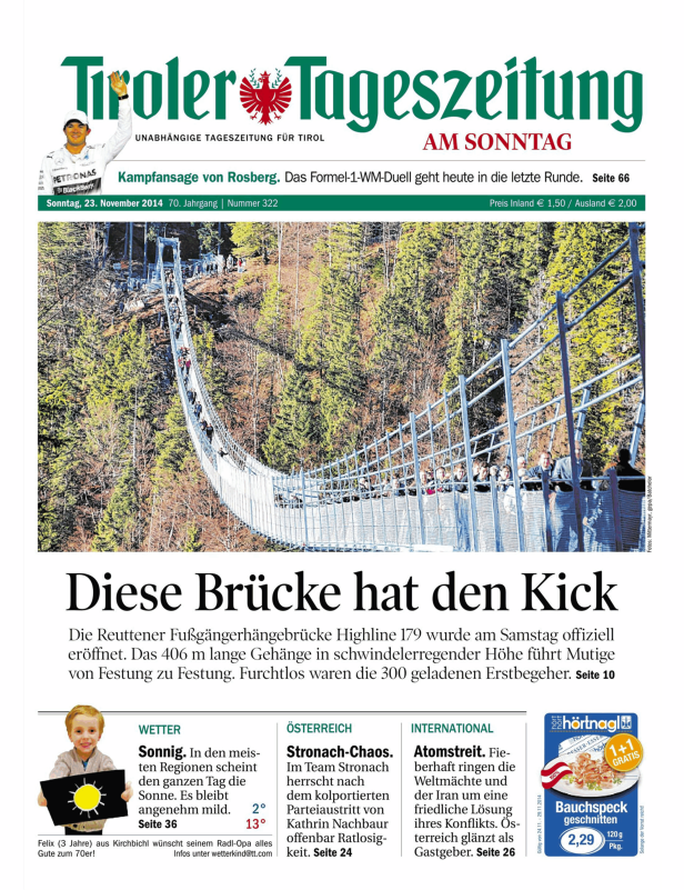 Die Reuttener Fußgängerhängebrücke Highline 179 mit vielen Menschen auf der Brücke.