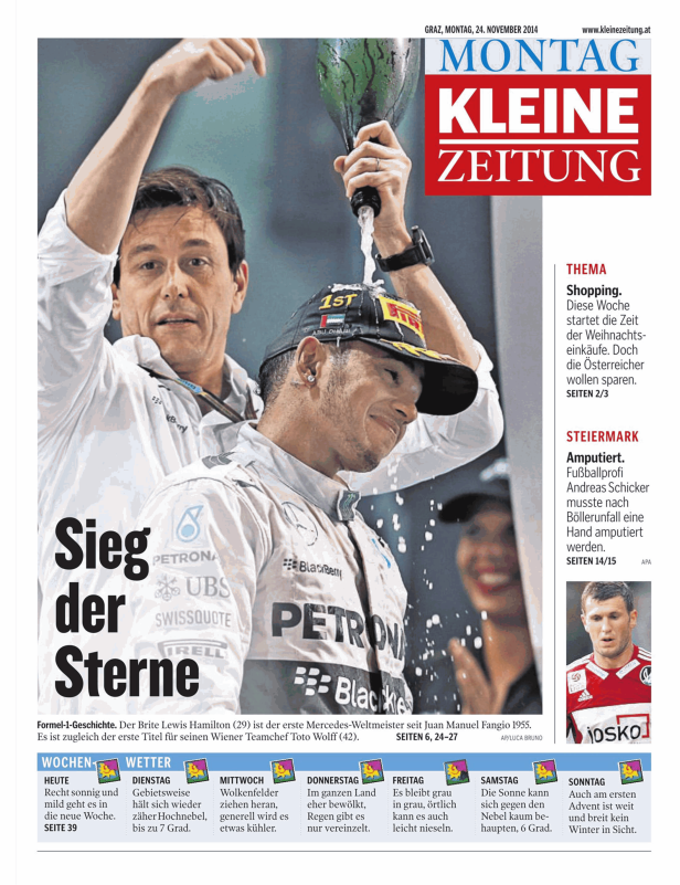 Lewis Hamilton und Toto Wolff feiern den Formel-1-Weltmeistertitel mit Champagner.