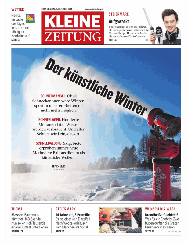 Eine Schneekanone erzeugt Kunstschnee auf einer Skipiste.