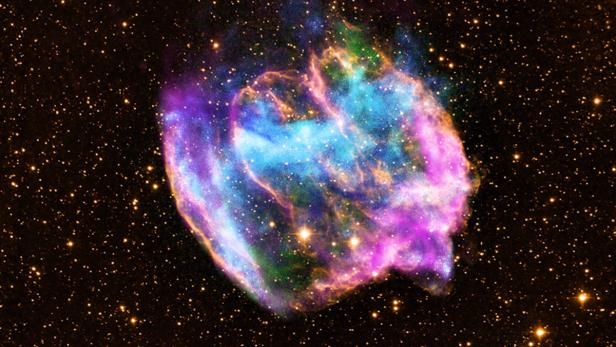 Eine farbenprächtige Supernova-Überrest leuchtet vor einem Hintergrund aus Sternen.