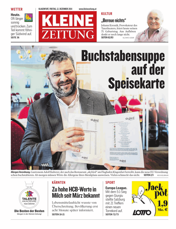 Adolf Kulterer, Gastronom des Restaurants „skybird“, präsentiert die Speisekarte.