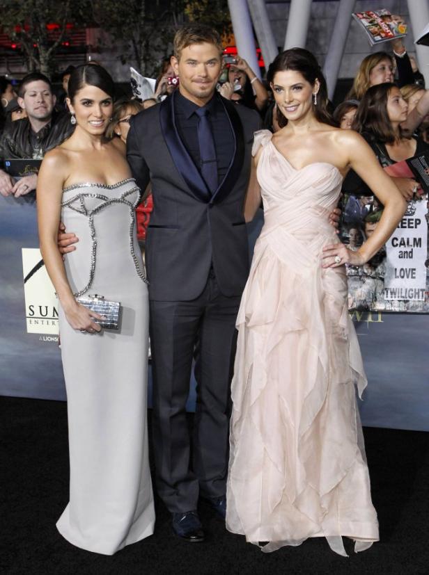 Nikki Reed, Kellan Lutz und Ashley Greene posieren zusammen bei der Premiere von „Breaking Dawn – Biss zum Ende der Nacht, Teil 2“.