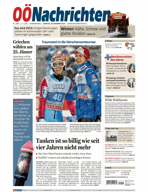 Zwei Skispringer feiern beim Auftakt der Vierschanzentournee in Oberstdorf ihren Erfolg.