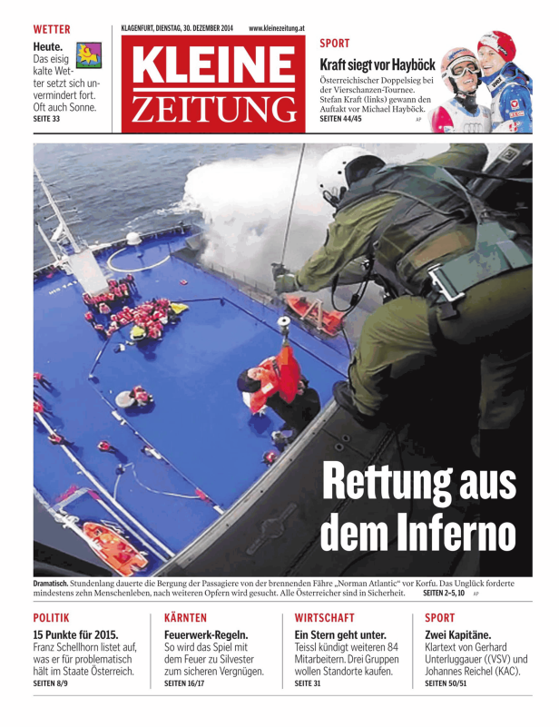 Ein Mann wird von einem Hubschrauber auf die brennende Fähre „Norman Atlantic“ abgeseilt.