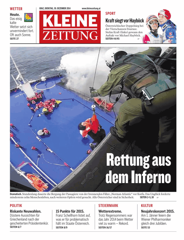 Ein Mensch wird von einem Hubschrauber von der brennenden Fähre „Norman Atlantic“ gerettet.