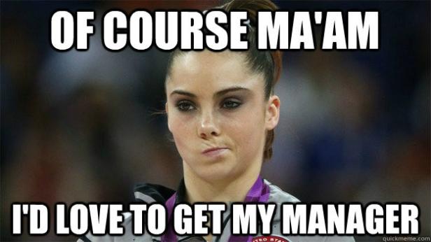 Mckayla Maroney mit einem unbeeindruckten Gesichtsausdruck, umgeben von Meme-Text.