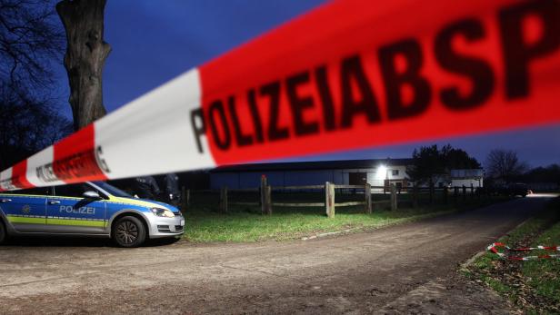 Bluttat auf Pferdehof: Verdächtiger tot in See gefunden