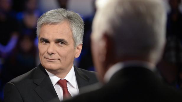 Faymann vs Stronach: Müdes Mantra gegen milden Macher