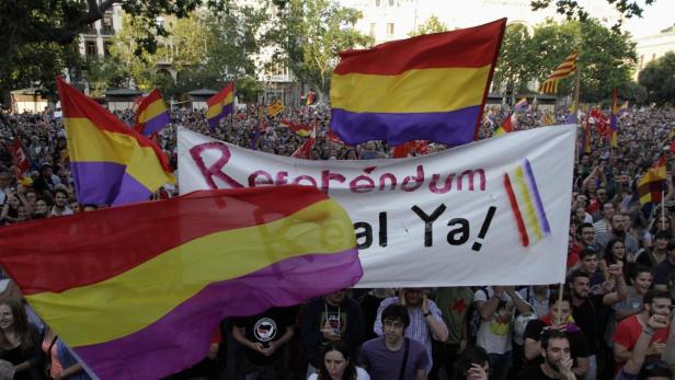 Zigtausende Spanier fordern Ende der Monarchie