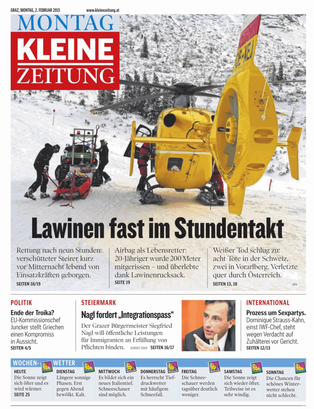 Ein gelber Rettungshubschrauber steht im Schnee, während Rettungskräfte einen Schlitten ziehen.
