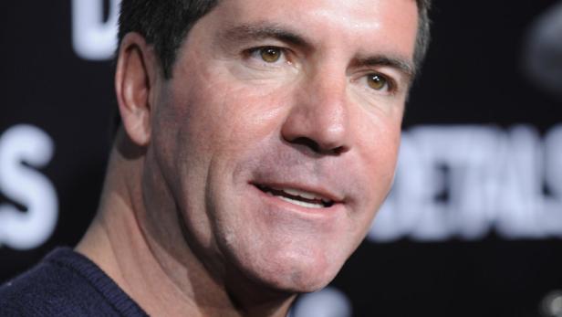 Nahaufnahme von Simon Cowell, der lächelt.