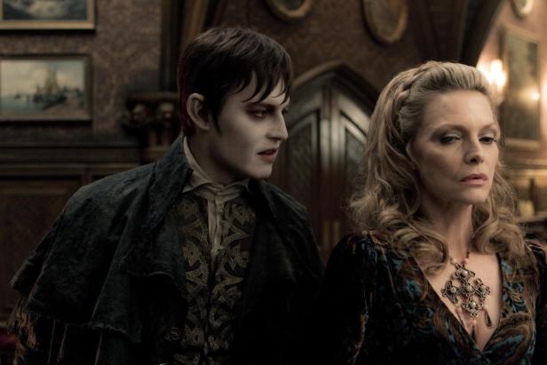 Barnabas Collins (Johnny Depp) und Elizabeth Collins Stoddard (Michelle Pfeiffer) in „Dark Shadows“.