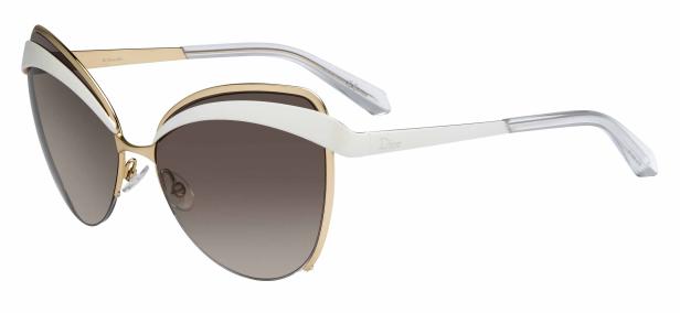 Eine Dior-Sonnenbrille mit goldenem Rahmen und braunen Gläsern vor einem weißen Hintergrund.
