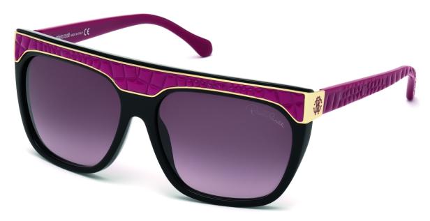 Eine schwarze Robert Cavalli Sonnenbrille mit lila Akzenten und Reptilienmuster.