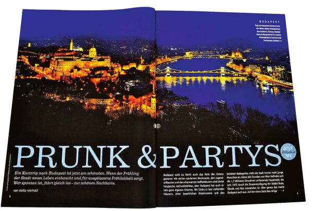 … Nachtsicht auf Budapest mit Budaer Burg, Kettenbrücke und Donau, alles hell erleuchtet.