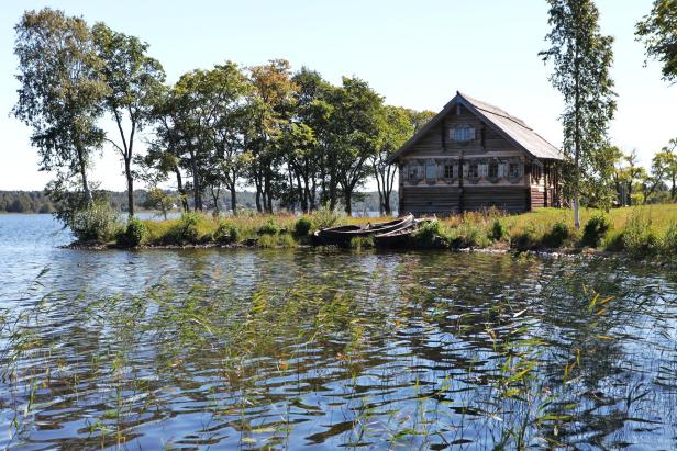 Insel Kischi: Gar nicht wenig Holz vor der Hütte