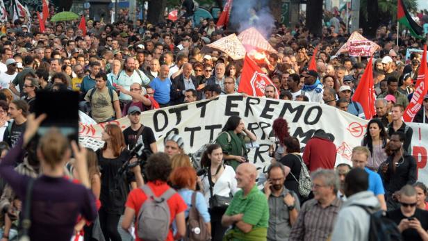 Massendemo gegen Sparpolitik in Rom