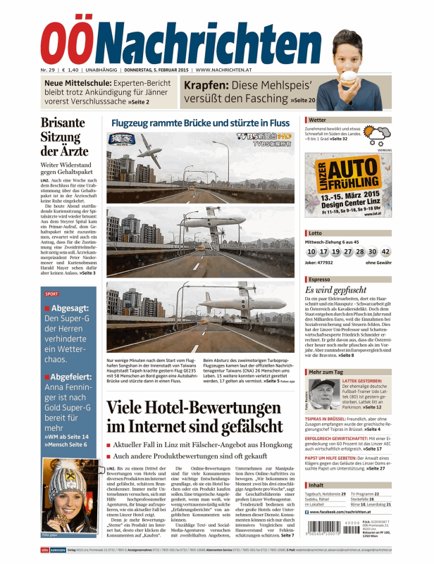 Ein Flugzeug ist in Taiwan gegen eine Brücke gekracht und in einen Fluss gestürzt.