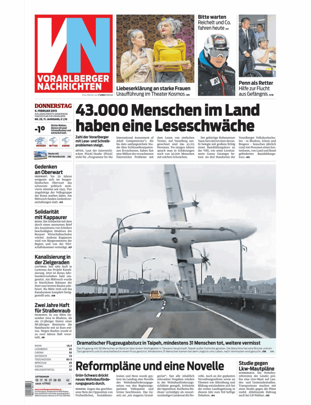 Ein Flugzeug stürzt in Taipeh über einer Brücke ab, ein Taxi rammend.