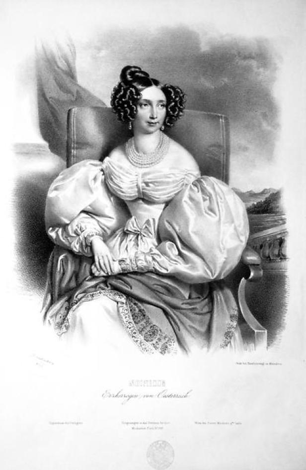 Ein Porträt von Mathilde, Herzogin von Castriota, in einem Sessel sitzend.