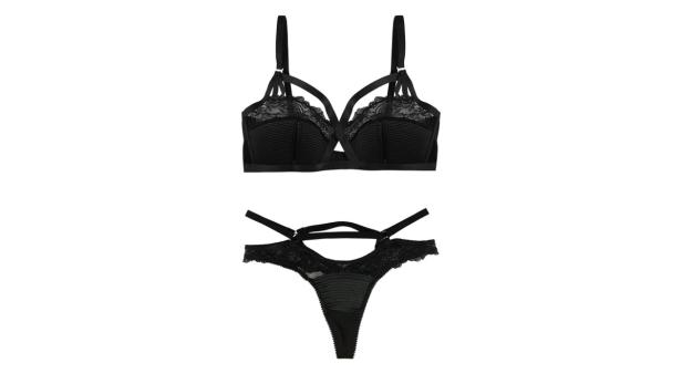 Ein schwarzes Dessous-Set mit BH und Stringtanga auf einem weißen Hintergrund.