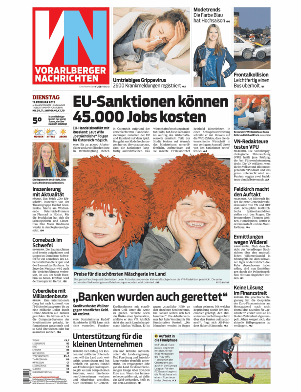 Kinder mit roten Perücken werden für die schönsten Faschingskostüme prämiert.