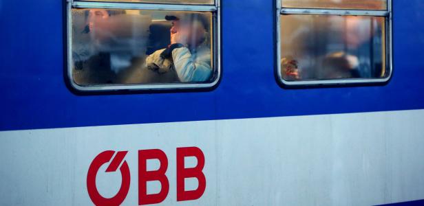 ÖBB, Praterstern, Pendler, Bahnhof, Bahnsteig, Zug…