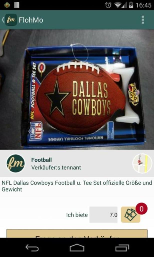 Ein Football- und Tee-Set der NFL Dallas Cowboys in Originalverpackung.