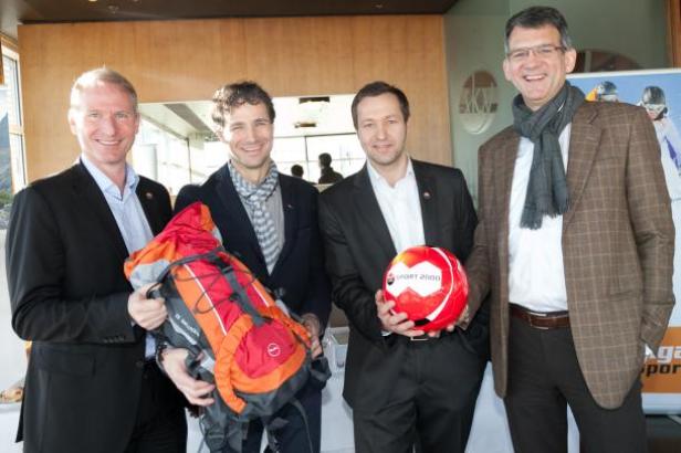 Holger Schwarting (Vorstand Sport 2000), Reinhard Schaffler (GF Kastner & Öhler), Christoph Krahwinkler (Marketing- und Vertriebsmanager Sport 2000) und Andreas Zinschitz (Vorstand Kastner & Öhler). (v.l.n.r. - c: sport 2000)