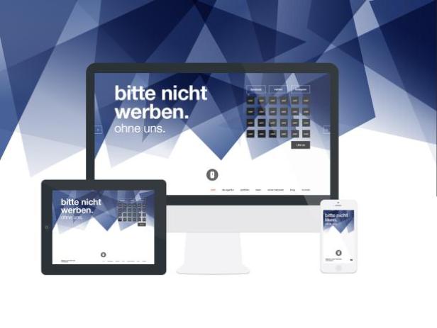 (c: reichlundpartner) Ein Monitor, Tablet und Smartphone zeigen die Webseite „bitte nicht werben. ohne uns.“.