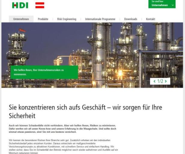 Eine Industrieanlage bei Nacht, dargestellt auf der Webseite von HDI.