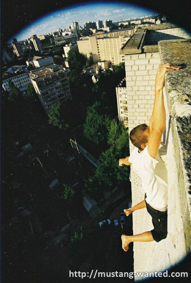 Ukrainer klettert auf Turm der Votivkirche