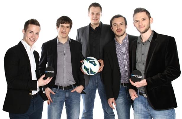 Patrick Mostböck, Dietmar Wieser (GF Fanreport Media Holding), Florian Geheeb, Paul Reiter und David Pitterle, das Fanreport.com-Führungsteam. (v.l.n.r. - c: fanreport.com)