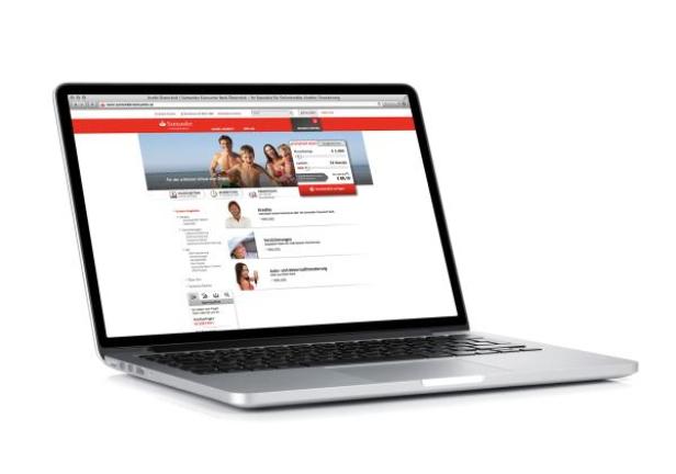 Ein Laptop zeigt die Webseite der Santander Bank.