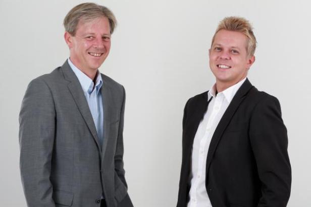 Roland Reischl, Chefredakteur WOCHE Steiermark und Jürgen Rothdeutsch, Geschäftsführer WOCHE Steiermark. (c: rma - woche graz) Zwei Männer in Anzügen lächeln in die Kamera.