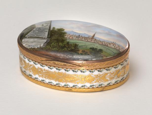 Eine Dose mit einer Ansicht von Wien und einer Inschrift aus dem Jahr 1800.
