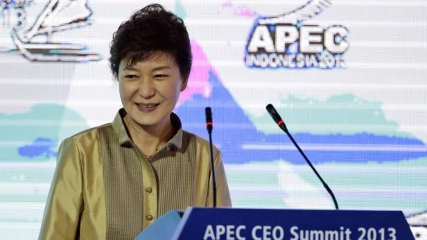 Park Geun-hye spricht auf dem APEC CEO Summit 2013.
