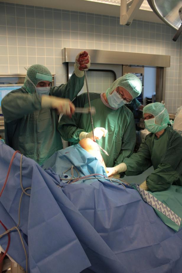 Operation am Unterschenkel, Lorenz-Böhler-UKH 2012